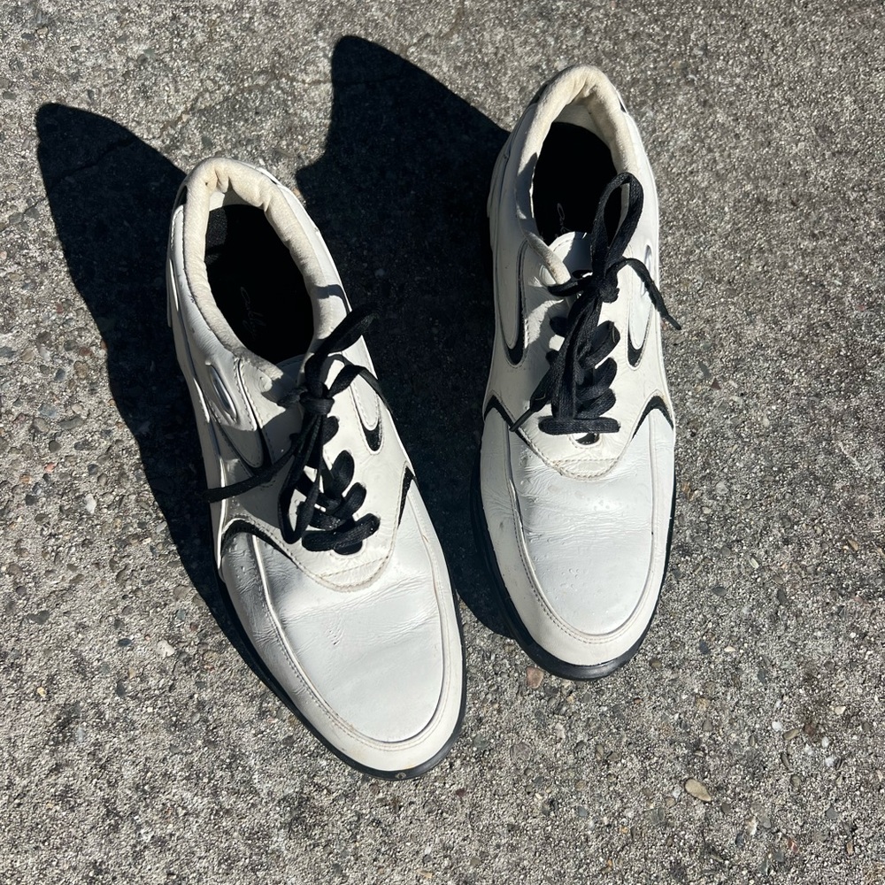 Women’s Oakley White and Black golf shoes